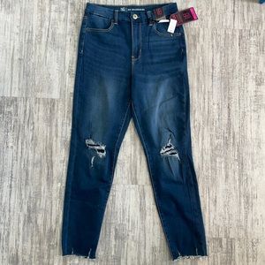 NWT size 11 Juniors' Curvy Denim Jeggings from No Boundaries